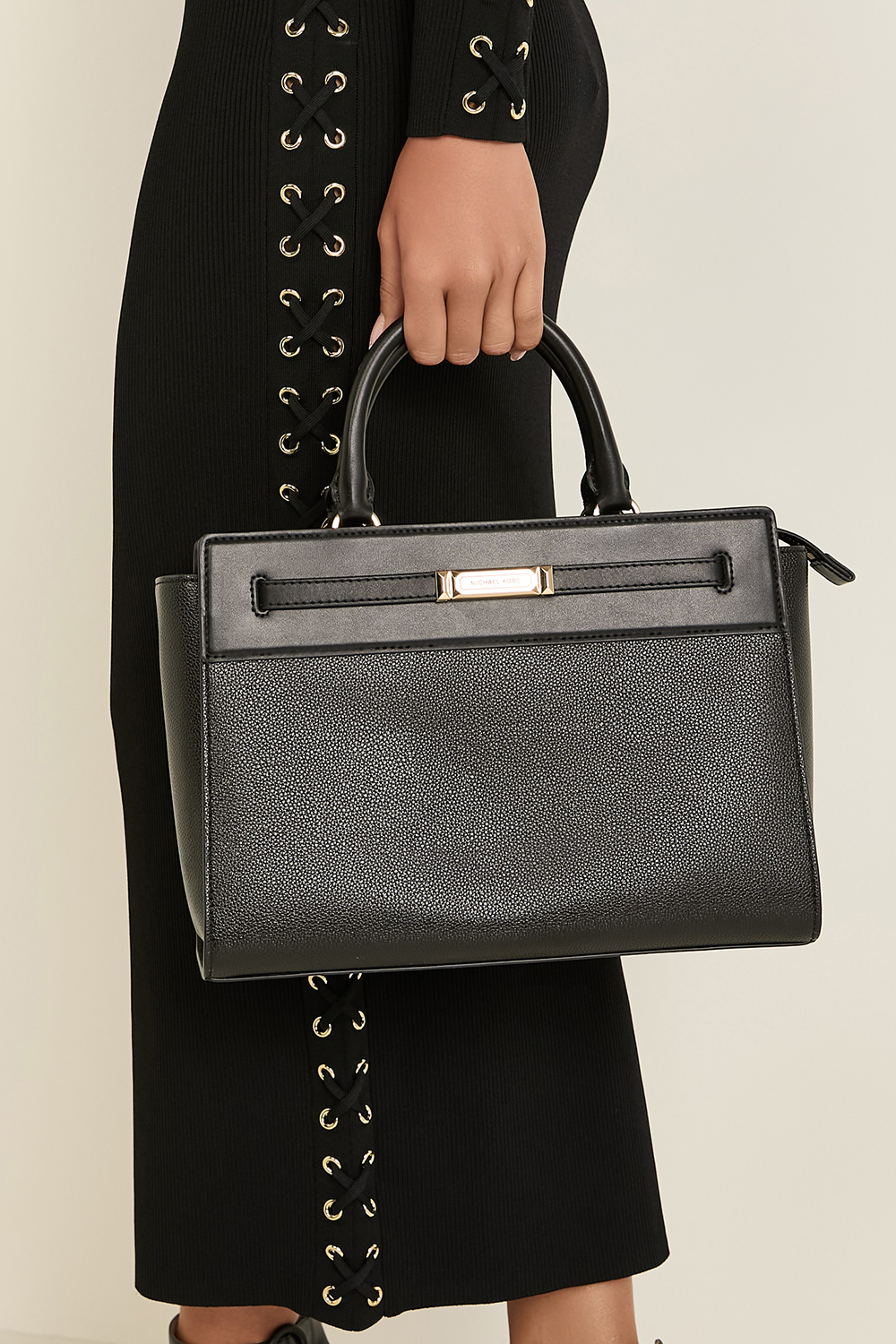 תמונת כל הלוק של תיק נשיאה פריימרוז מדיום